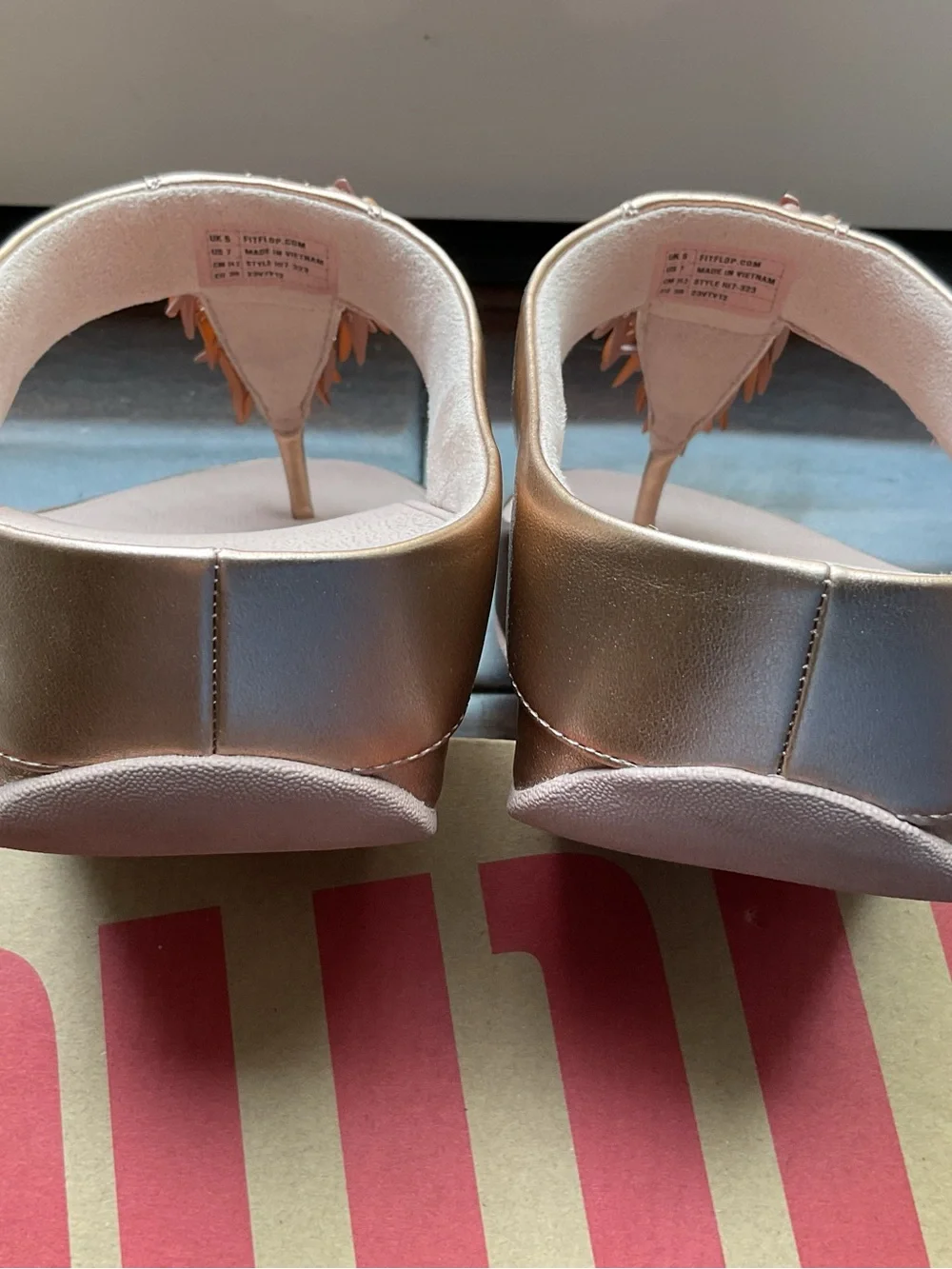 Fitflop Rhumba Beaded Metallic Rose Toe-Post Sandals Rose Gold 7 US/38 EU